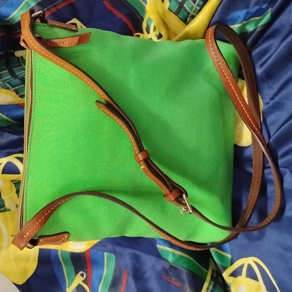 DOONEY & BOURKE Vibrant Green Crossbody Bag! Sturdy Leather In Great Condition! - Picture 14 of 14